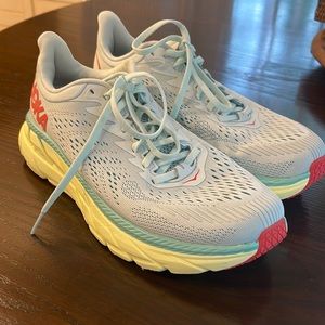 HOKA ONE ONE Clifton 7 Running shes size 8.5 EXCELLENT/rarely worn condition❤️💛